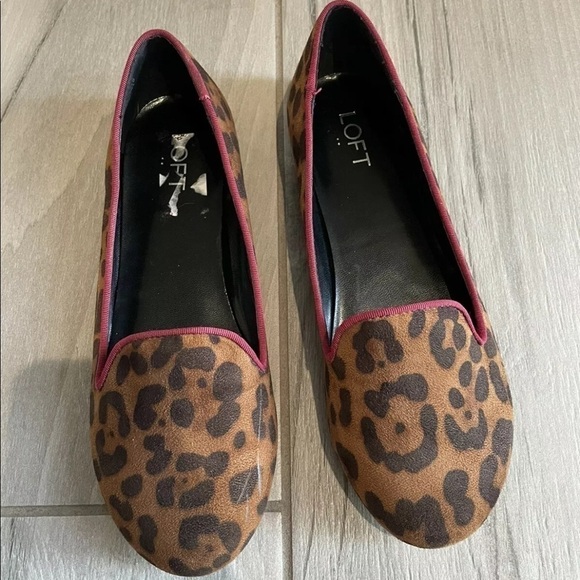 Ann Taylor Loft Round Toe Leopard Flats Size 7.5 - Picture 2 of 4